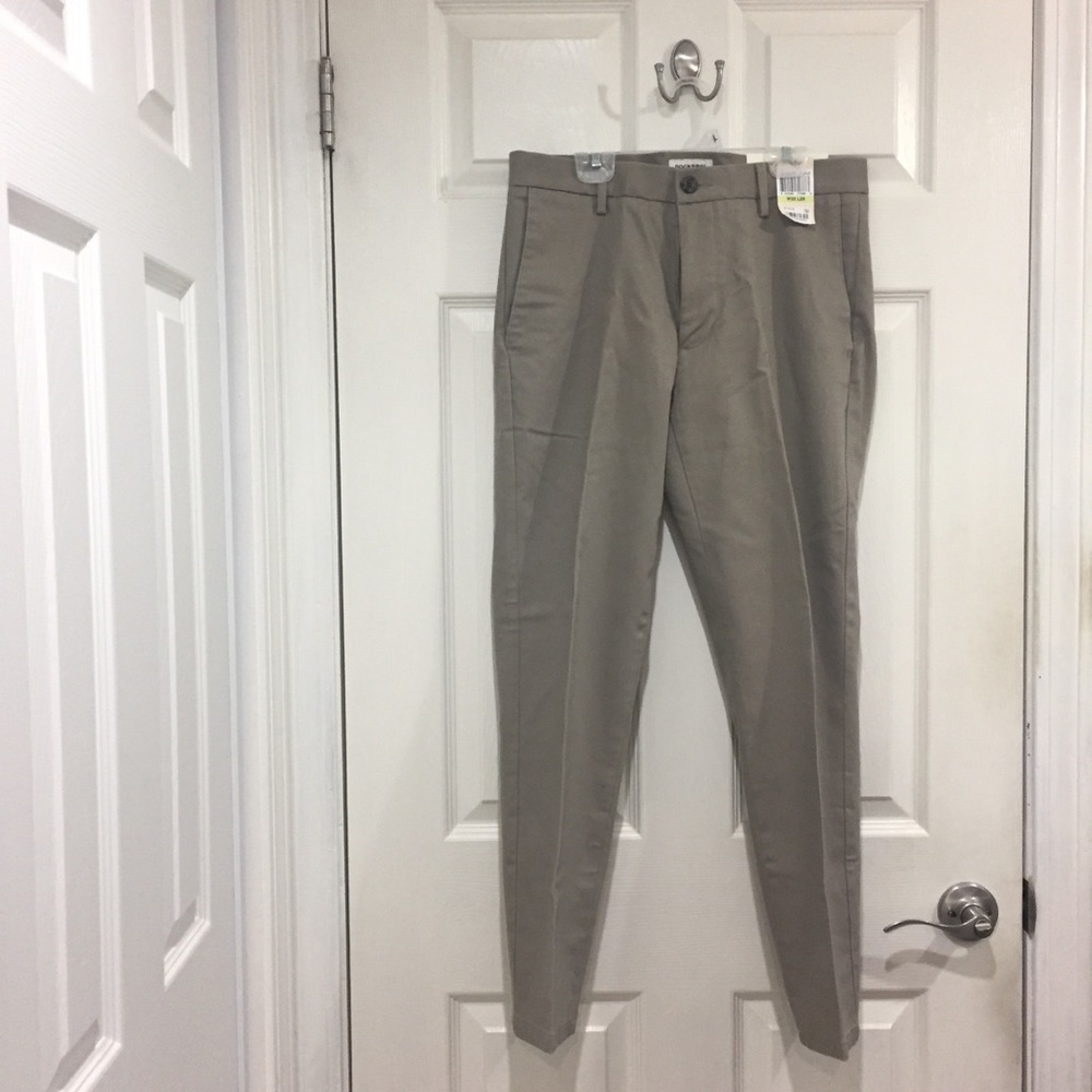 NWT Dockers Slim Tapered Fit Signature Khaki